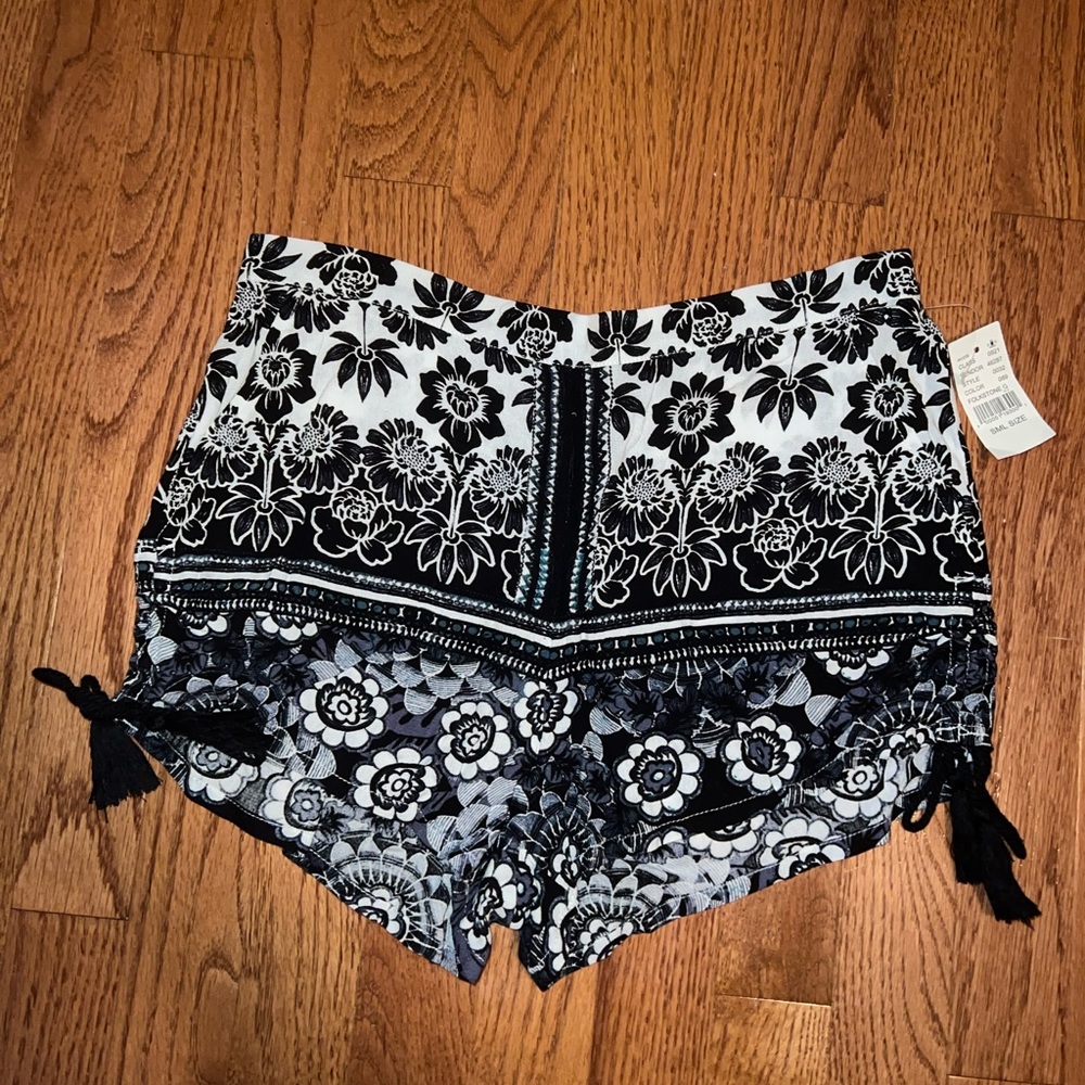 PacSun Black & White Kendall & Kylie Shorts